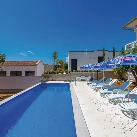With Pool Lucia By Guide Apartament Barbat na Rabu