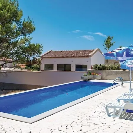 With Pool Lucia By Guide Apartament Barbat na Rabu