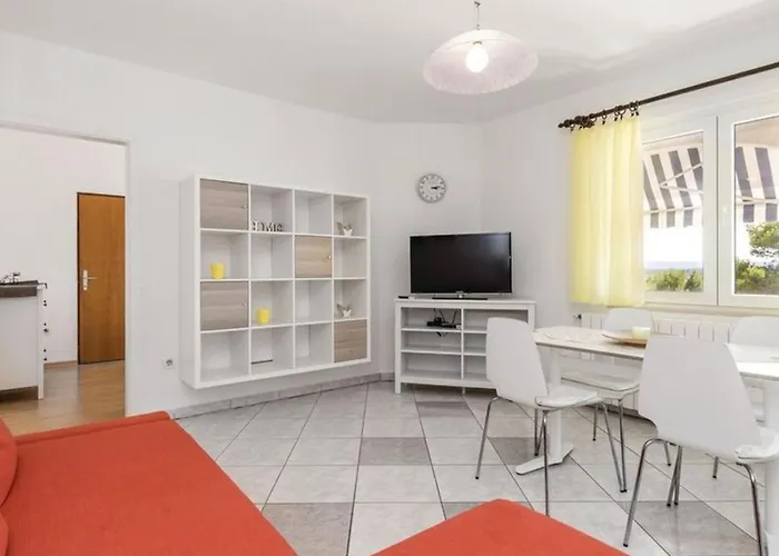 Apartment With Pool Lucia By Guide Barbat na Rabu