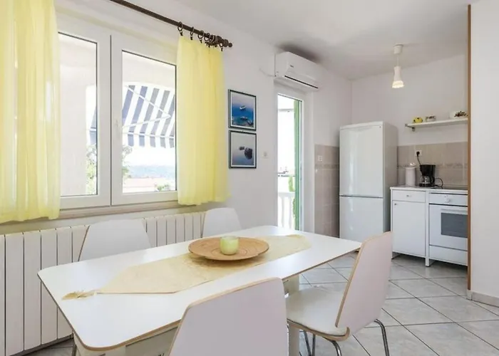 Apartman With Pool Lucia By Guide